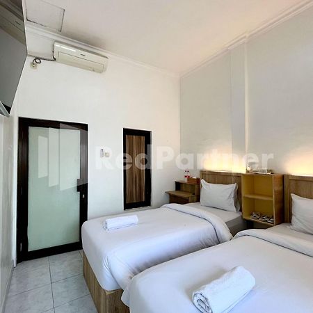 D Palma Near Lokananta Manahan Mitra Reddoorz Solo Extérieur photo