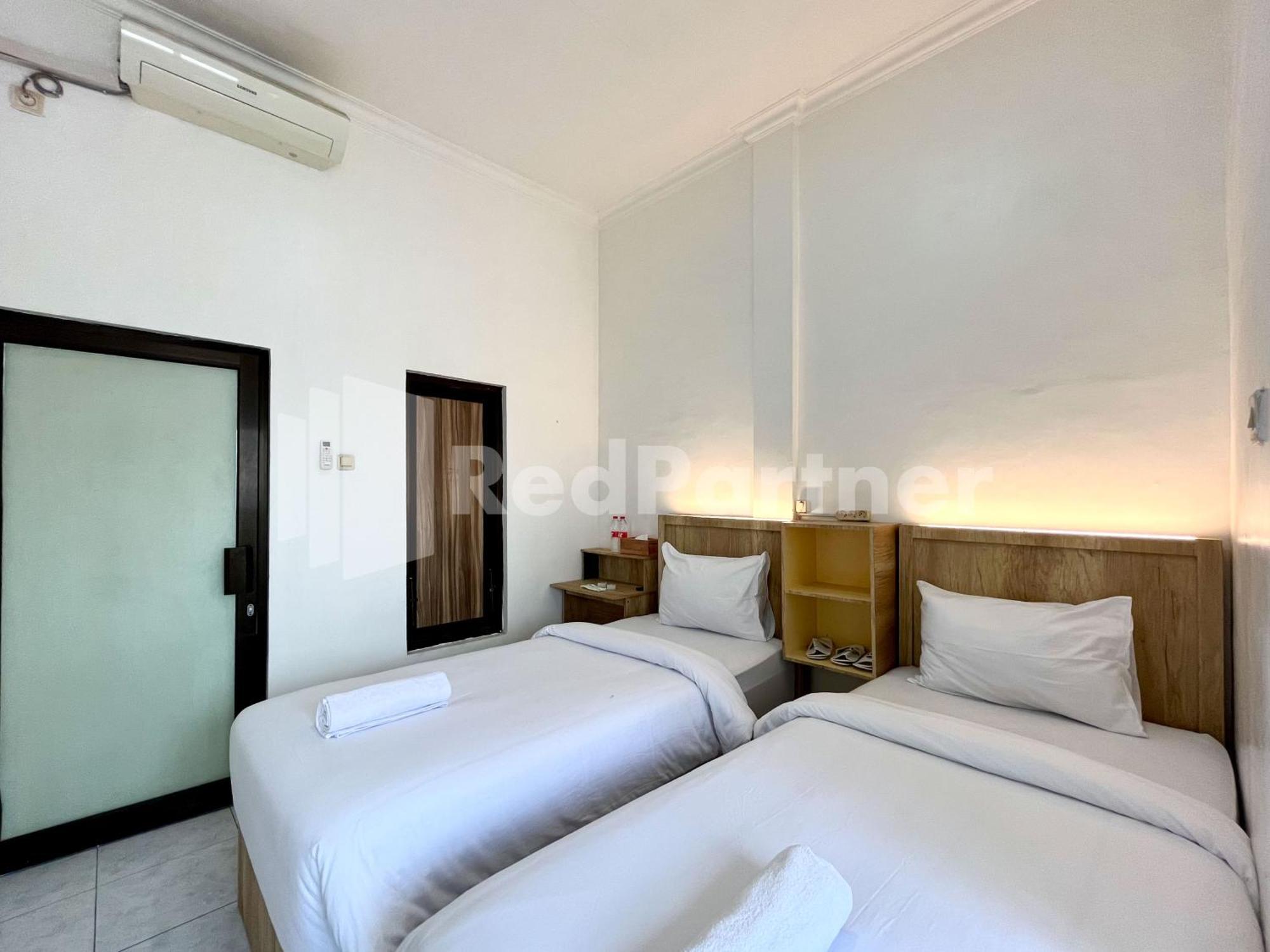 D Palma Near Lokananta Manahan Mitra Reddoorz Solo Extérieur photo