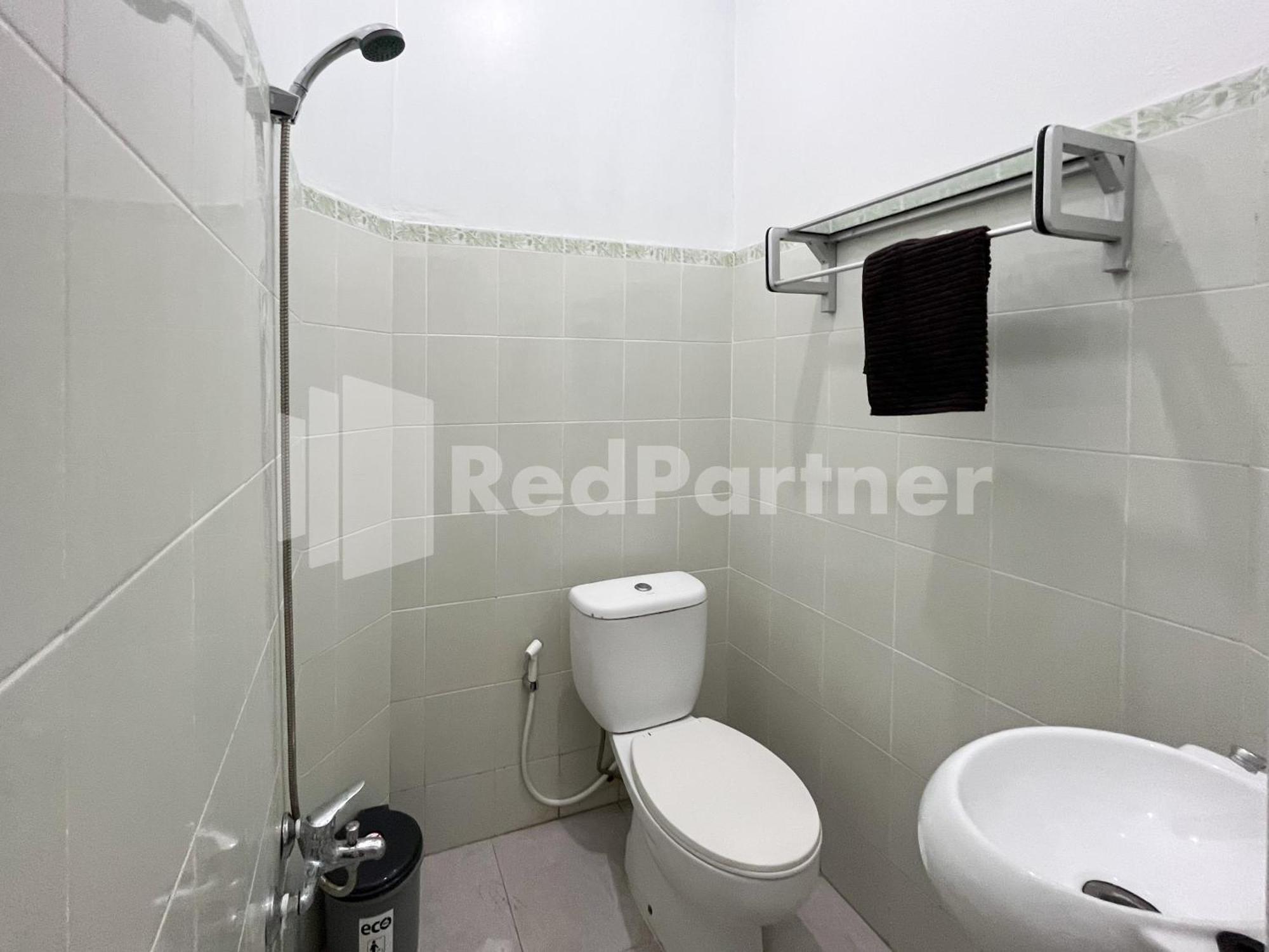 D Palma Near Lokananta Manahan Mitra Reddoorz Solo Extérieur photo