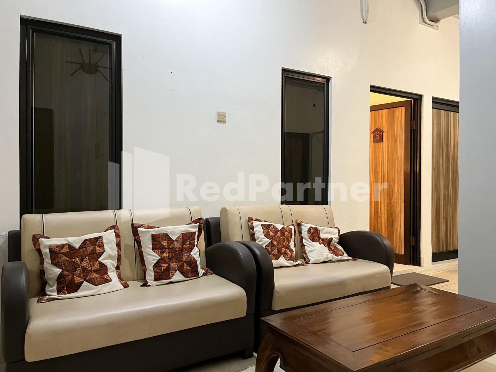 D Palma Near Lokananta Manahan Mitra Reddoorz Solo Extérieur photo