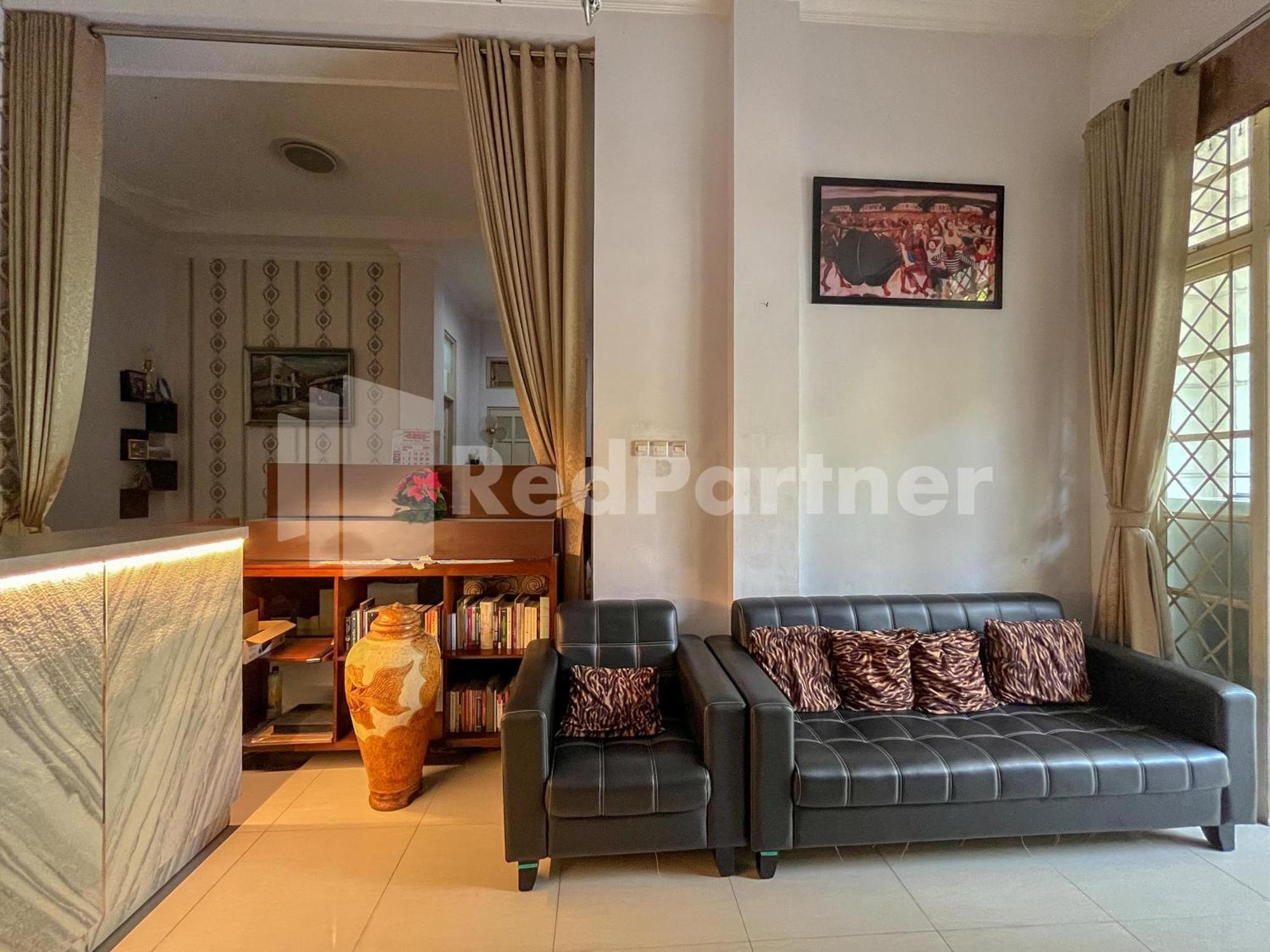 D Palma Near Lokananta Manahan Mitra Reddoorz Solo Extérieur photo