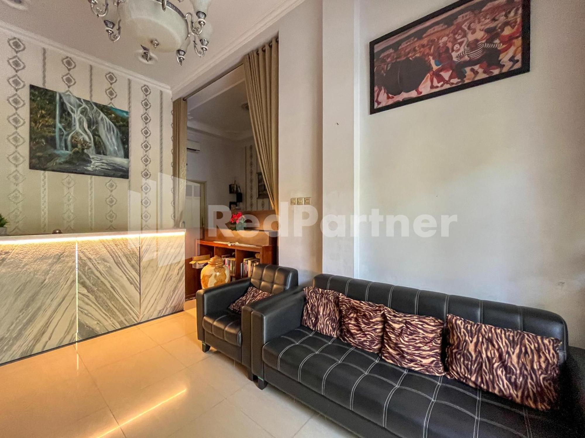 D Palma Near Lokananta Manahan Mitra Reddoorz Solo Extérieur photo