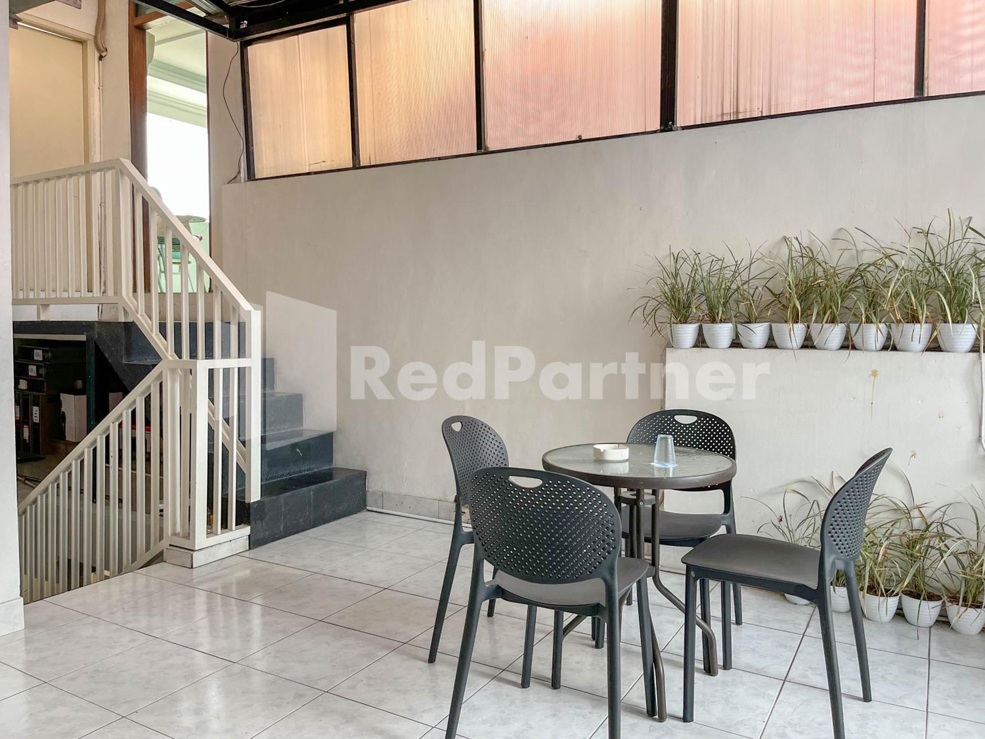 D Palma Near Lokananta Manahan Mitra Reddoorz Solo Extérieur photo